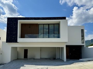 Casa en Venta en Monterrey, Carretera Nacional