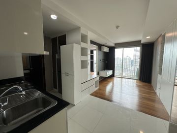 1Bedroom - 30th floor - next to BTS and MRT - huge garden