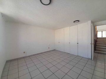 Casa en venta, Fracc. Vista Alegre,  a unas calles de CU