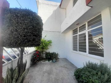 Casa en venta, Fracc. Vista Alegre,  a unas calles de CU