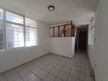 Casa en venta, Fracc. Vista Alegre,  a unas calles de CU