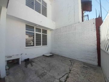 Casa en venta, Fracc. Vista Alegre,  a unas calles de CU