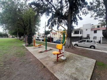 Casa en venta, Fracc. Vista Alegre,  a unas calles de CU