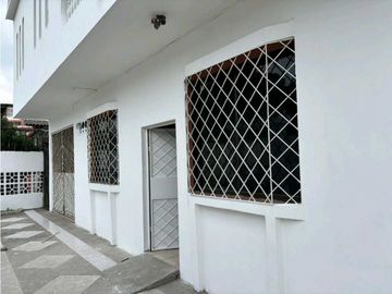 Vendo amplia casa en Duran 2 pisos y garaje