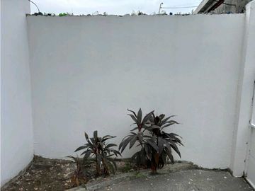Vendo amplia casa en Duran 2 pisos y garaje