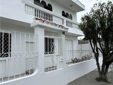 Vendo amplia casa en Duran 2 pisos y garaje