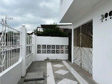 Vendo amplia casa en Duran 2 pisos y garaje
