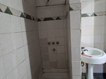 VENTA PH DEPTO 4 AMB C/PATIO EN AVELLANEDA CENTRO