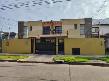 VENTA DE EXCELENTE DEPARTAMENTO DUPLEX 3 AMBIENTES EN LUIS GUILLÓN CON COCHERA - EN COMPLEJO - 80 M²