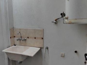 VENTA DE EXCELENTE DEPARTAMENTO DUPLEX 3 AMBIENTES EN LUIS GUILLÓN CON COCHERA - EN COMPLEJO - 80 M²