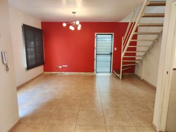 VENTA DE EXCELENTE DEPARTAMENTO DUPLEX 3 AMBIENTES EN LUIS GUILLÓN CON COCHERA - EN COMPLEJO - 80 M²