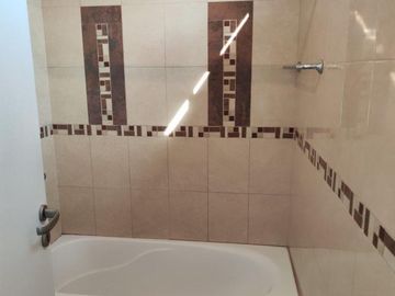 VENTA DE EXCELENTE DEPARTAMENTO DUPLEX 3 AMBIENTES EN LUIS GUILLÓN CON COCHERA - EN COMPLEJO - 80 M²