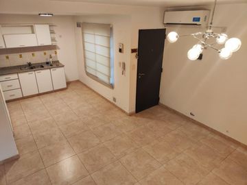VENTA DE EXCELENTE DEPARTAMENTO DUPLEX 3 AMBIENTES EN LUIS GUILLÓN CON COCHERA - EN COMPLEJO - 80 M²