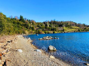 Terreno con excelente vista y acceso al Lago Ranco