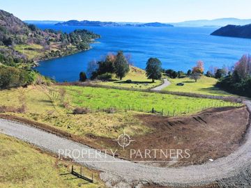 Terreno con excelente vista y acceso al Lago Ranco