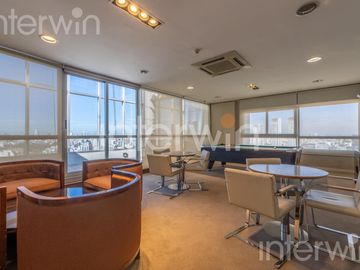 Departamento de 4 ambientes con cochera y baulera, Palermo - Palermo View- Venta.