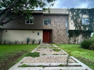 Casa en Venta / Renta en Fracc Santa Sofía Country Club (AMUEBLADA)