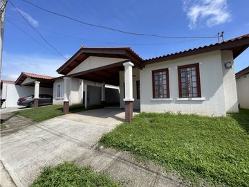 Se vende Casa en Montelimar (AD)