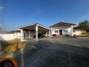 VENTA  DE CASA EN PUNTA BARCO VIEJO, LINDA Y AMUEBLADA