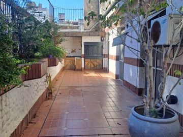 VENTA SEMIPISO 4 AMBIENTES CON PARRILLA CABA