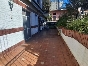 VENTA SEMIPISO 4 AMBIENTES CON PARRILLA CABA