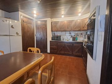 VENTA SEMIPISO 4 AMBIENTES CON PARRILLA CABA