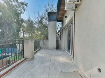 Venta casa en barrio Agustinas I, Villa Udaondo