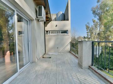 Venta casa en barrio Agustinas I, Villa Udaondo