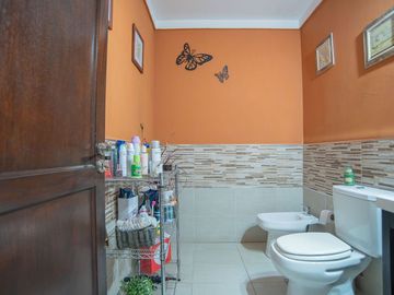 Venta casa en barrio Agustinas I, Villa Udaondo