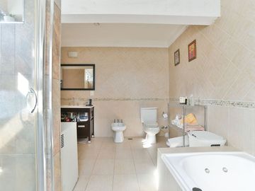 Venta casa en barrio Agustinas I, Villa Udaondo