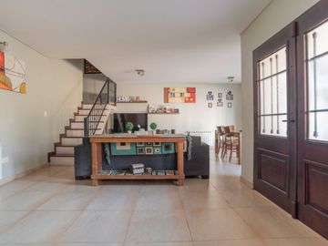 Venta casa en barrio Agustinas I, Villa Udaondo