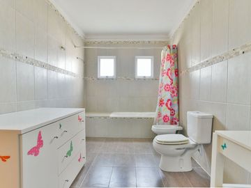 Venta casa en barrio Agustinas I, Villa Udaondo