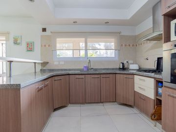 Venta casa en barrio Agustinas I, Villa Udaondo