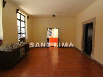 QUINTA CUITZEO: BELLA PROPIEDAD COLONIAL EN JARDIN PRINCIPAL, PARA USO COMERCIAL