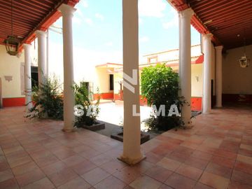 QUINTA CUITZEO: BELLA PROPIEDAD COLONIAL EN JARDIN PRINCIPAL, PARA USO COMERCIAL