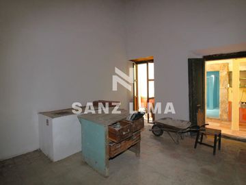 QUINTA CUITZEO: BELLA PROPIEDAD COLONIAL EN JARDIN PRINCIPAL, PARA USO COMERCIAL