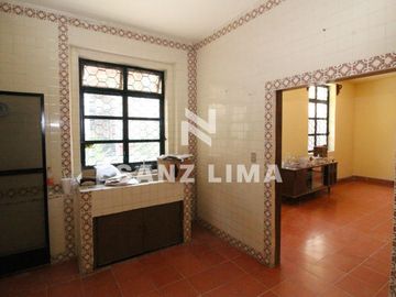 QUINTA CUITZEO: BELLA PROPIEDAD COLONIAL EN JARDIN PRINCIPAL, PARA USO COMERCIAL