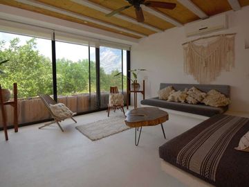 ARTÍSTICO PENTHOUSE EN LA VELETA