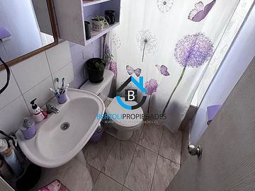 VENDE CASA EN MAURICIO RUGENDAS PLACILLA