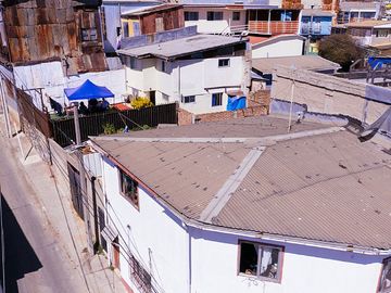 VENDE 3 CASAS INDEPENDIENTES, CERRO BARÓN VISTA AL MAR