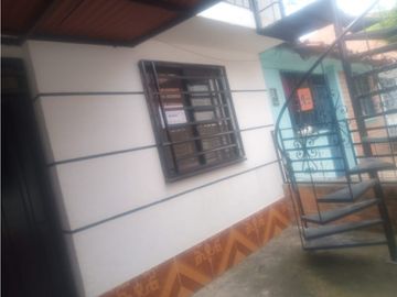 SE VENDE CASA EN CARTAGO CON  VIVIENDAS INDEPENDIENTES