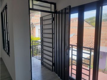 SE VENDE CASA EN CARTAGO CON  VIVIENDAS INDEPENDIENTES