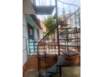 SE VENDE CASA EN CARTAGO CON  VIVIENDAS INDEPENDIENTES