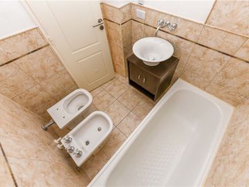 VENTA DEPTO 3 AMB. BERNAL QUILMES COCHERA BAULERA