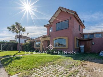 Casa en seguro condominio de Mantagua