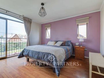 Amplia casa 4D/3B/2E / Manquehue/Latadía