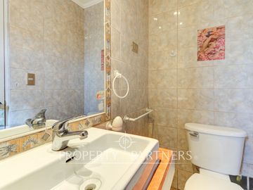 Amplia casa 4D/3B/2E / Manquehue/Latadía