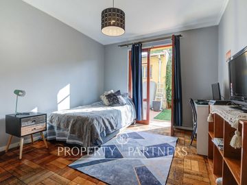 Amplia casa 4D/3B/2E / Manquehue/Latadía