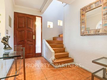 Amplia casa 4D/3B/2E / Manquehue/Latadía