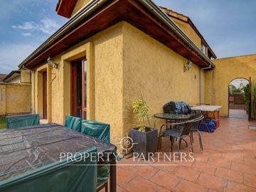 Amplia casa 4D/3B/2E / Manquehue/Latadía